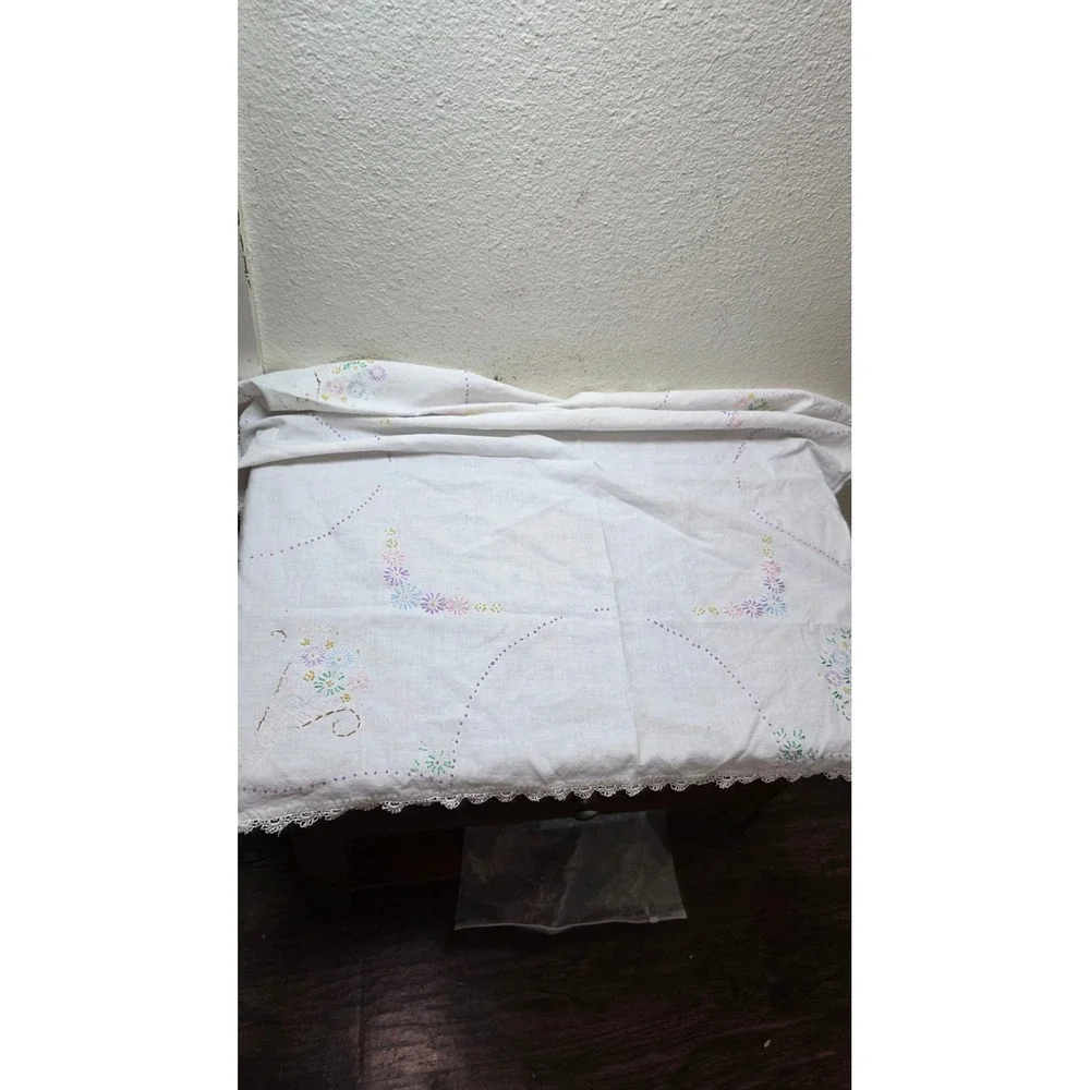Unbranded Vintage Embroidered Floral Tablecloth White Lace Trim Cottagecore